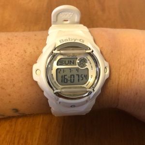Women’s baby G- shock watch- White